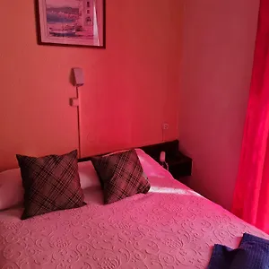 2* Гостевой дом Pensao Residencial Flor Dos Cavaleiros